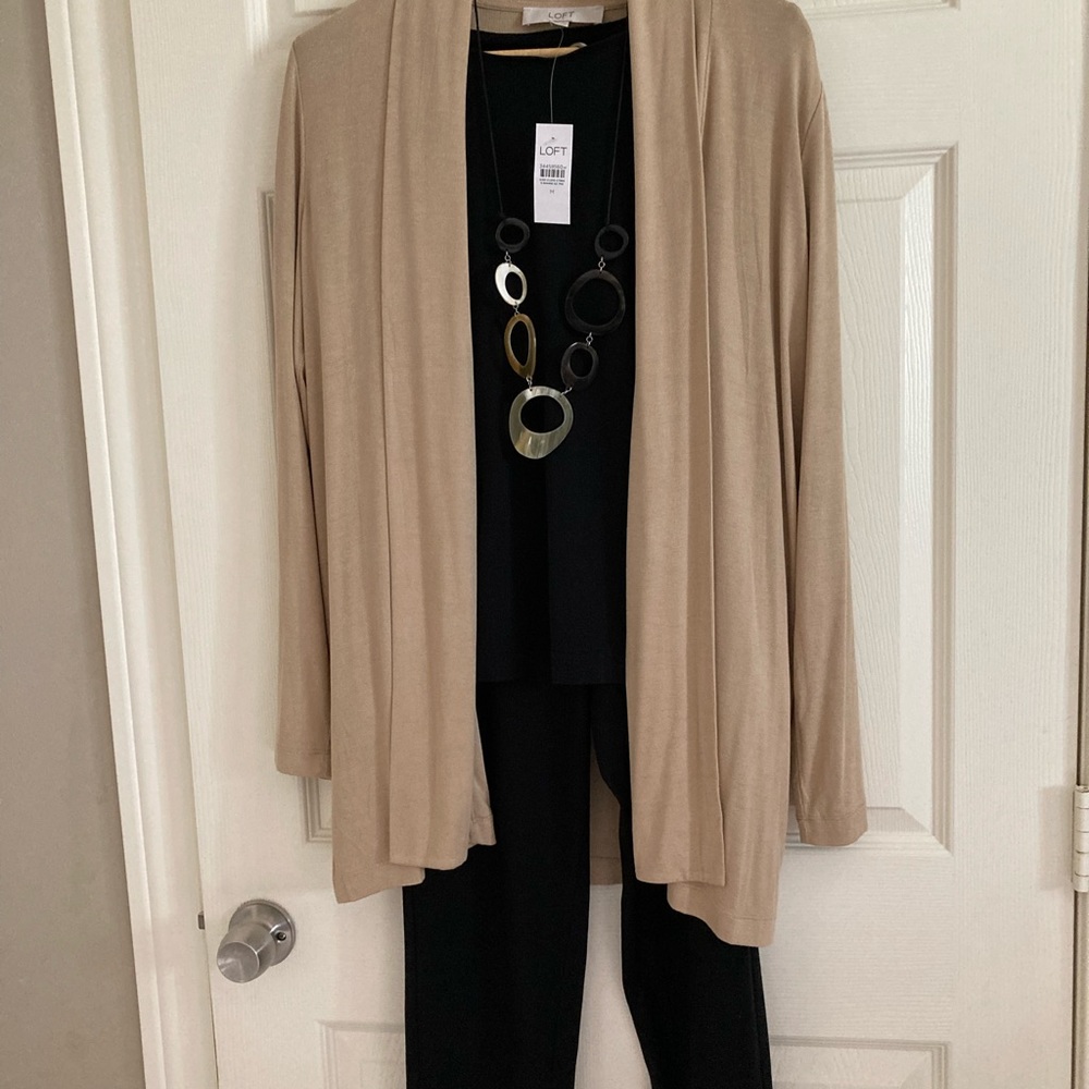 Loft NWT ribbed open cardigan. Size Medium. Light tan.